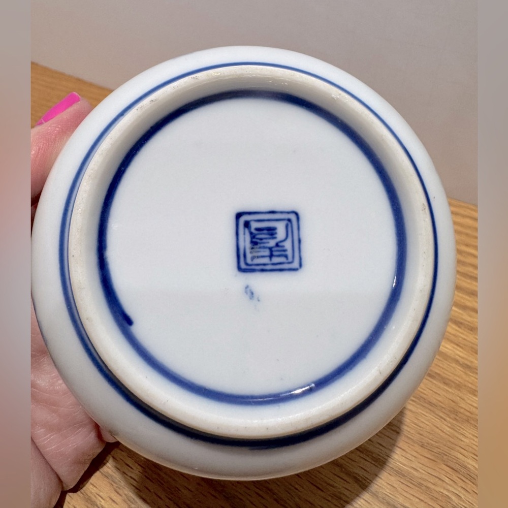Vintage Blue Floral Ceramic trinket box with lid - Picture 7 of 7